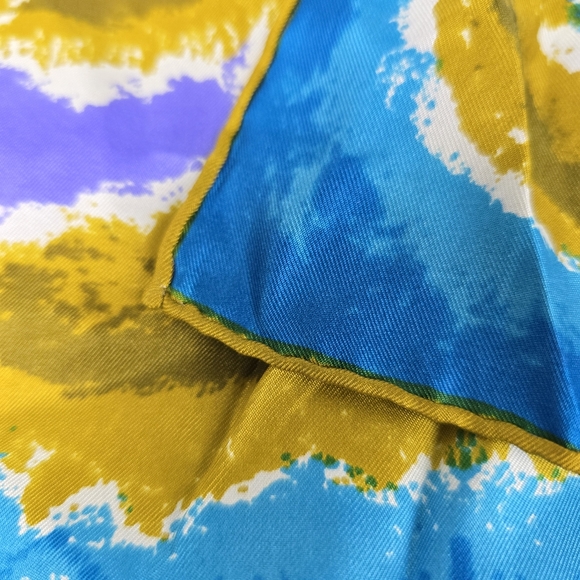 Vintage Scarves by VERA silk handrolled scarf - Picture 4 of 8